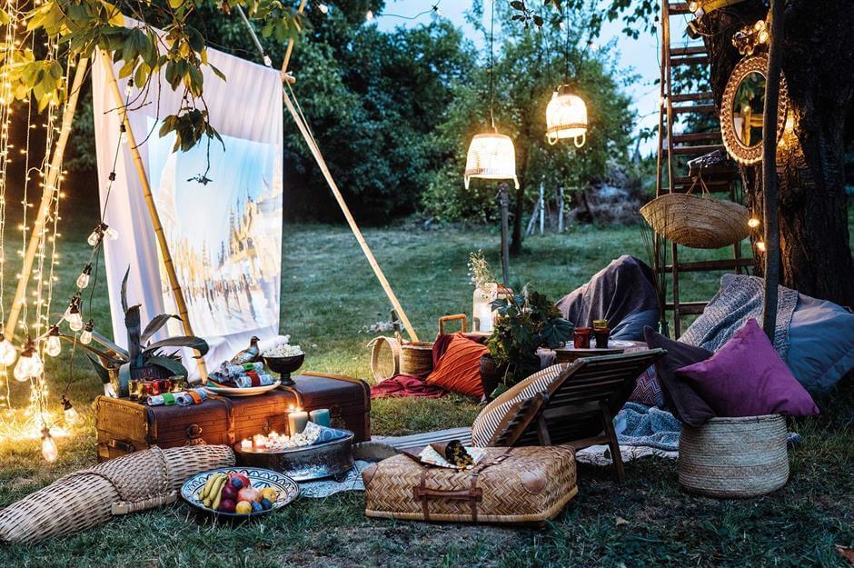 Neighborhood Spotlights: Where to Stay and Play